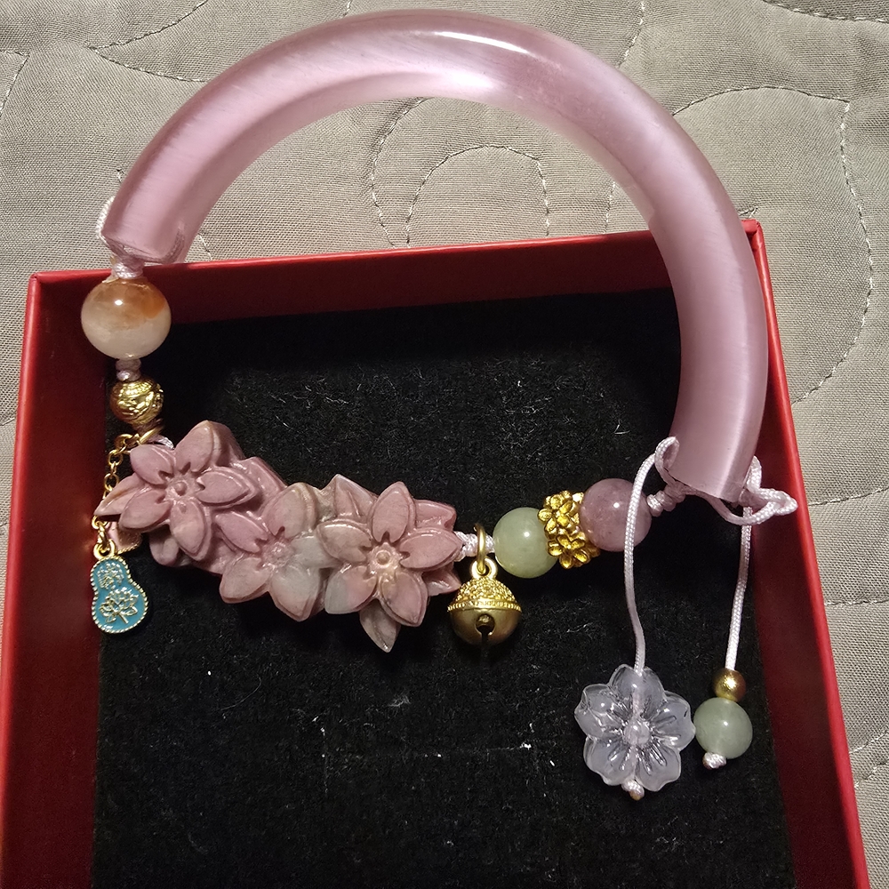 Cat Eye Half Bangle.